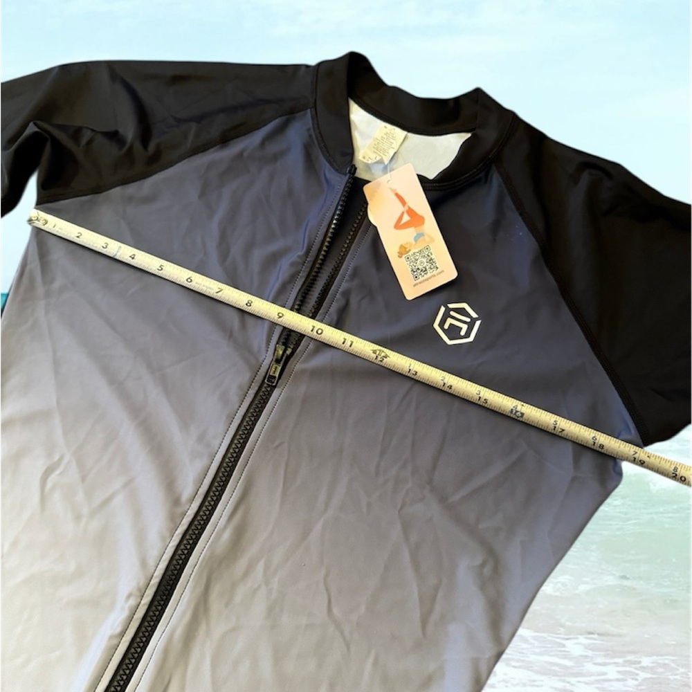 Zip-Up Long Sleeve Rash Guard - Picture 7 of 9